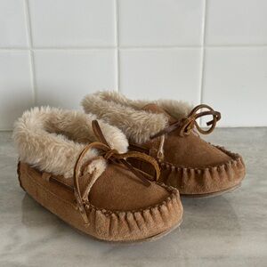 Minnetonka Charley Slippers Kids